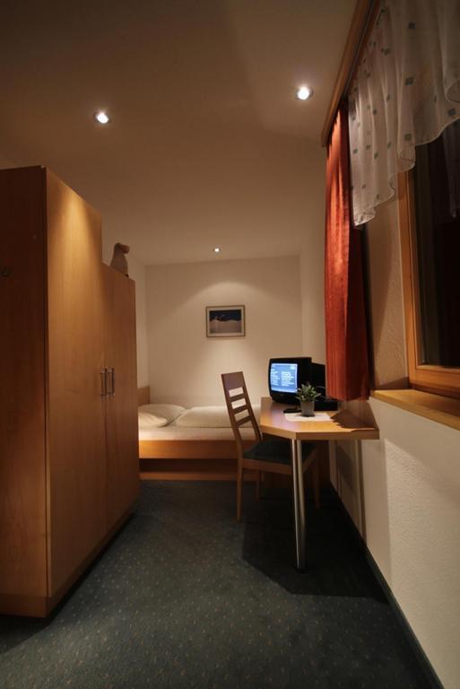Dr'Berghof Villa Damuels Room photo